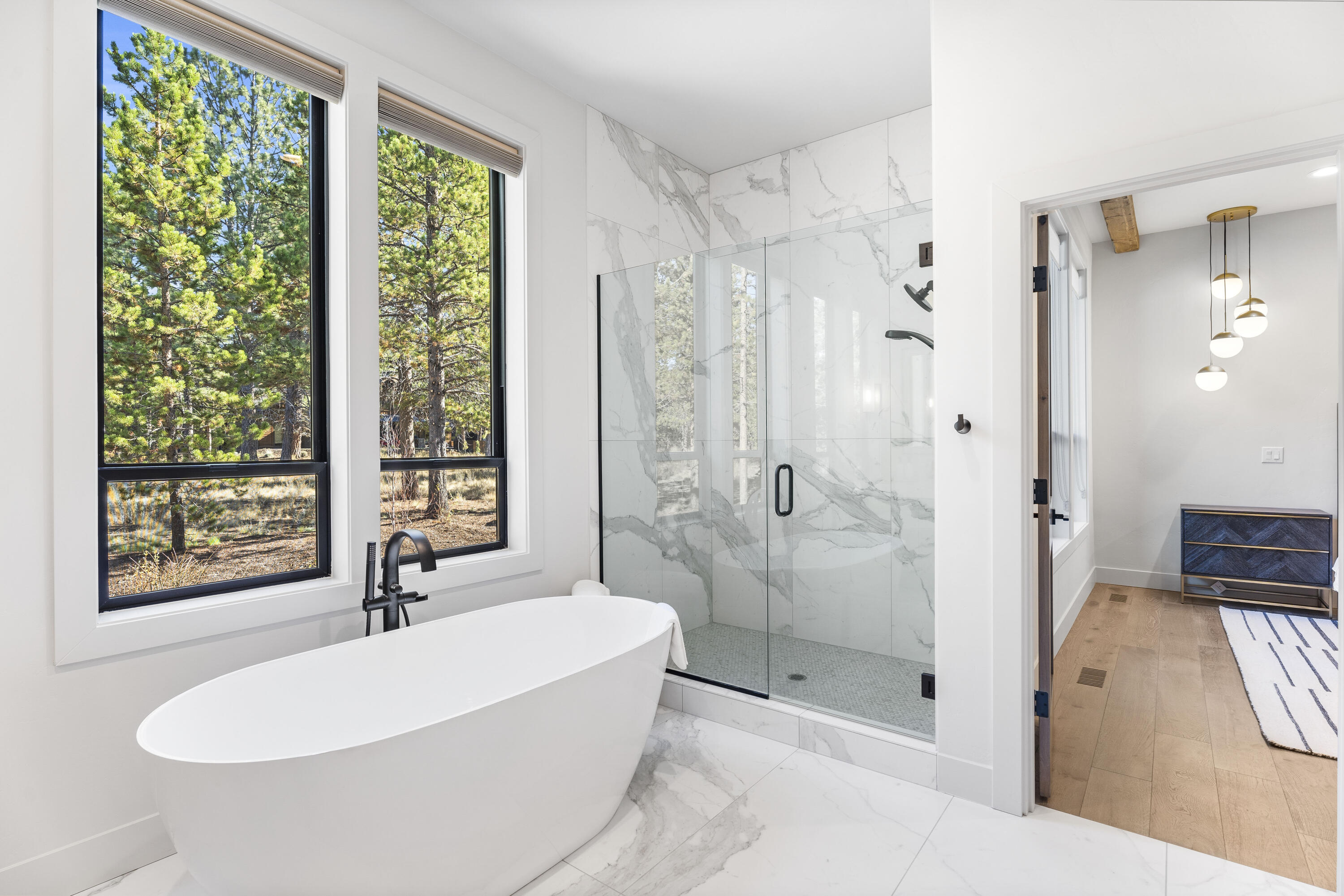 56500 Sunstone Loop, Unit 161 Bend, OR 97707 - Photo 27 of 64 Primary Bath
