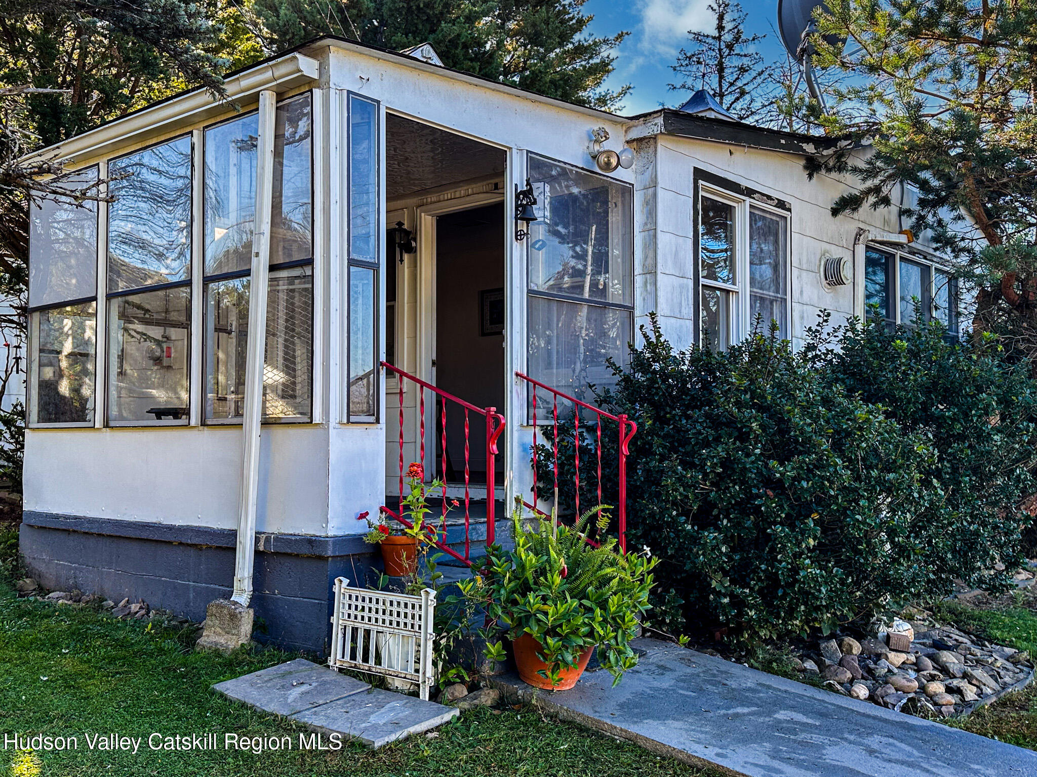 91 Drake Hill Road Greenville, NY 12431 - Photo 4 of 28 a front view of a house with garden
