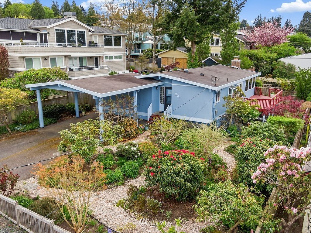 824 Bell Street Edmonds, WA 98020 - Photo 1 of 32 Gallery Image 1