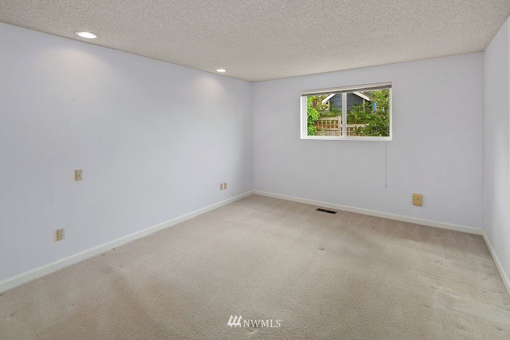 824 Bell Street Edmonds, WA 98020 - Photo 20 of 32 Gallery Image 20
