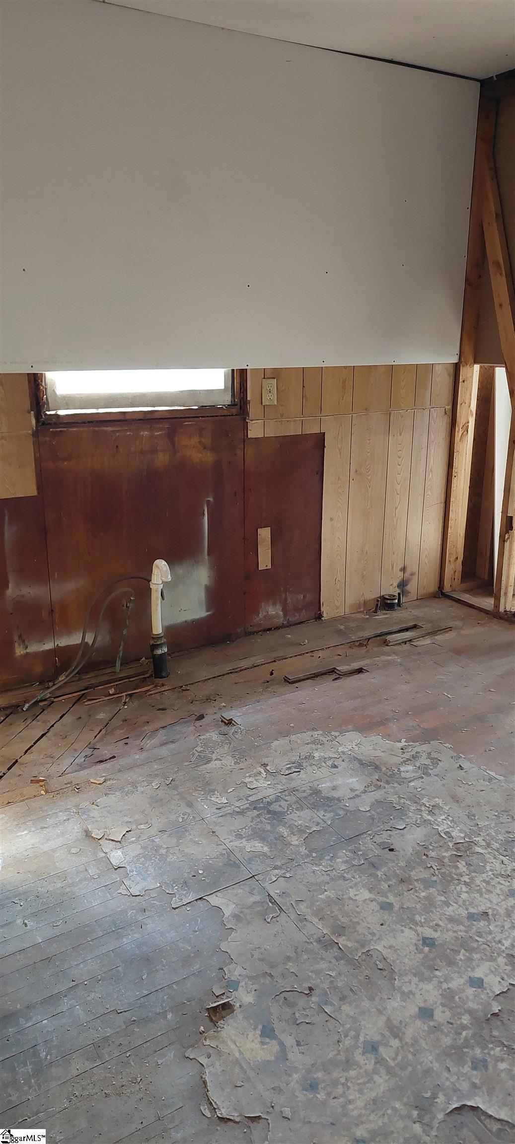 135 Glenn Road Greenville, SC 29607 - Photo 8 of 13