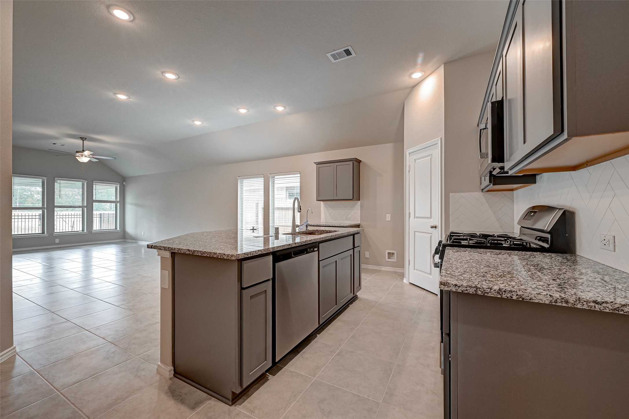 3110 Rising Fir Lane Conroe, TX 77385 - Photo 7 of 33