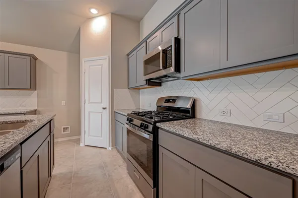 $2,500 | 3110 Rising Fir Lane, Conroe, TX 77385