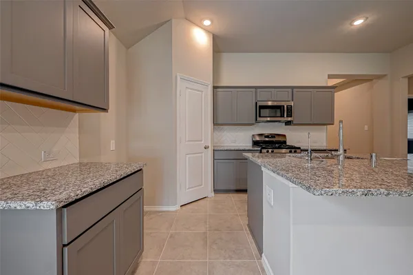 $2,500 | 3110 Rising Fir Lane, Conroe, TX 77385