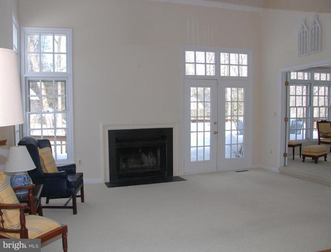 1252 Lamplighter Way Reston, VA 20194 - Photo 3 of 25 Living Room
