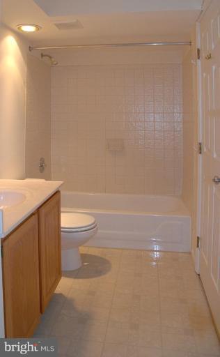 1252 Lamplighter Way Reston, VA 20194 - Photo 21 of 25 Bath #4