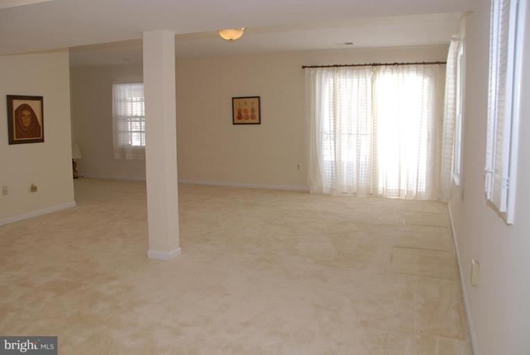 1252 Lamplighter Way Reston, VA 20194 - Photo 22 of 25 Family Room