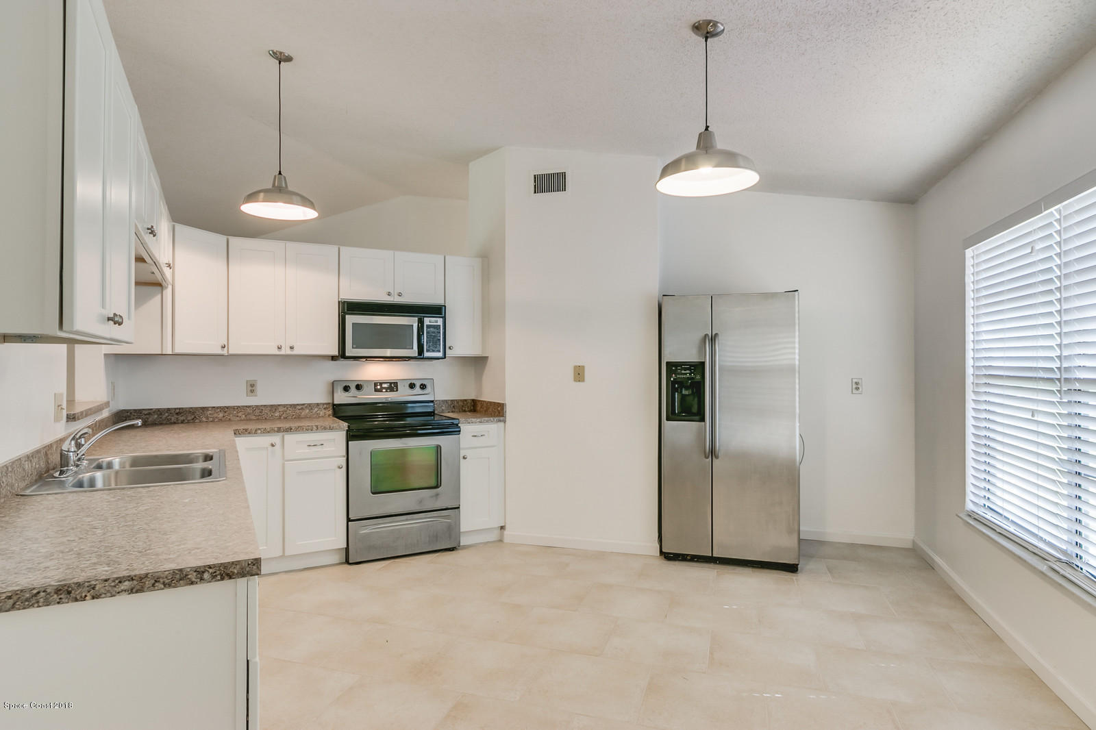 215 Rheine Road Northwest Palm Bay, FL 32907 - Photo 7 of 20 Kitchen