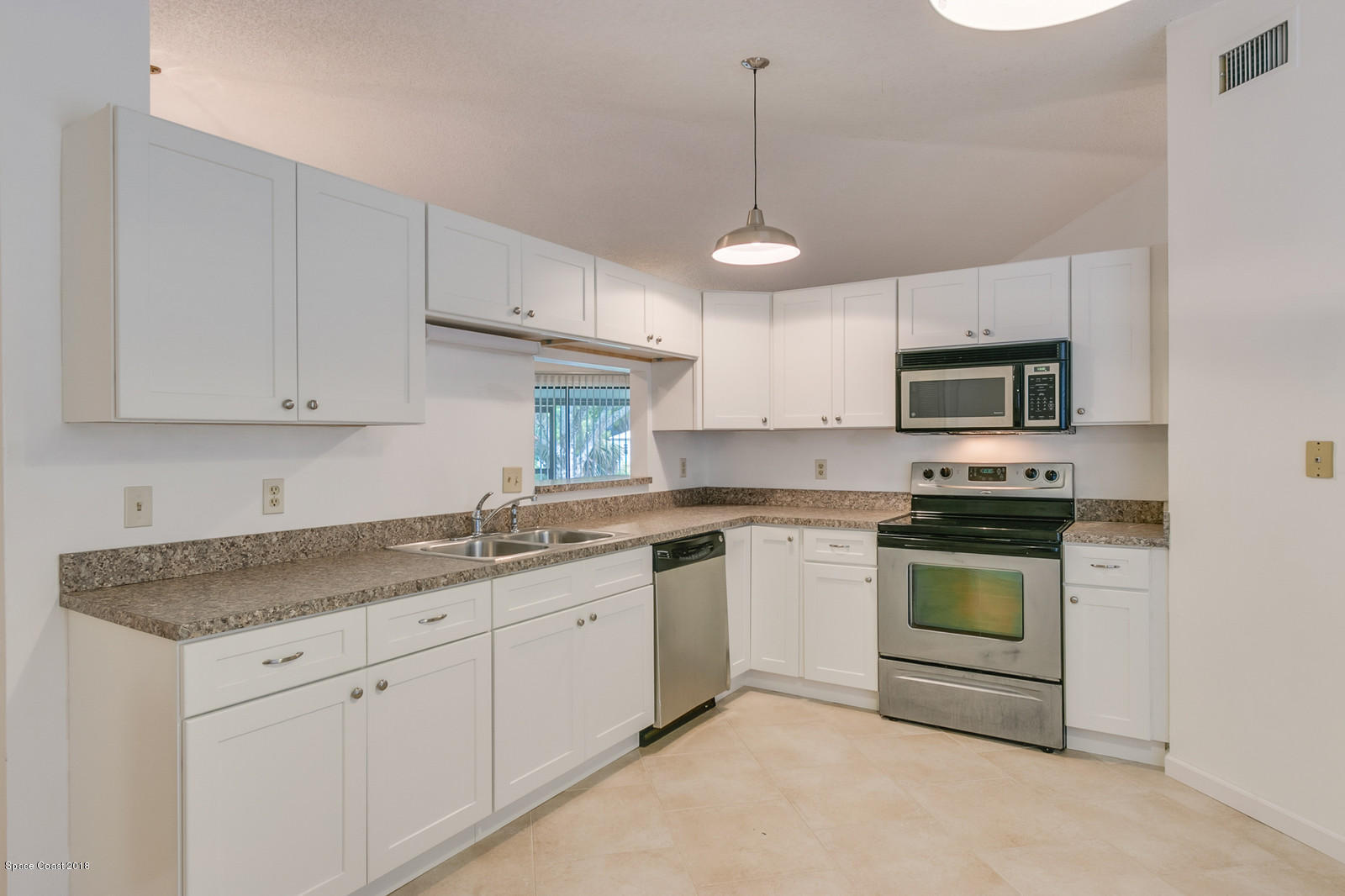 215 Rheine Road Northwest Palm Bay, FL 32907 - Photo 8 of 20 Kitchen