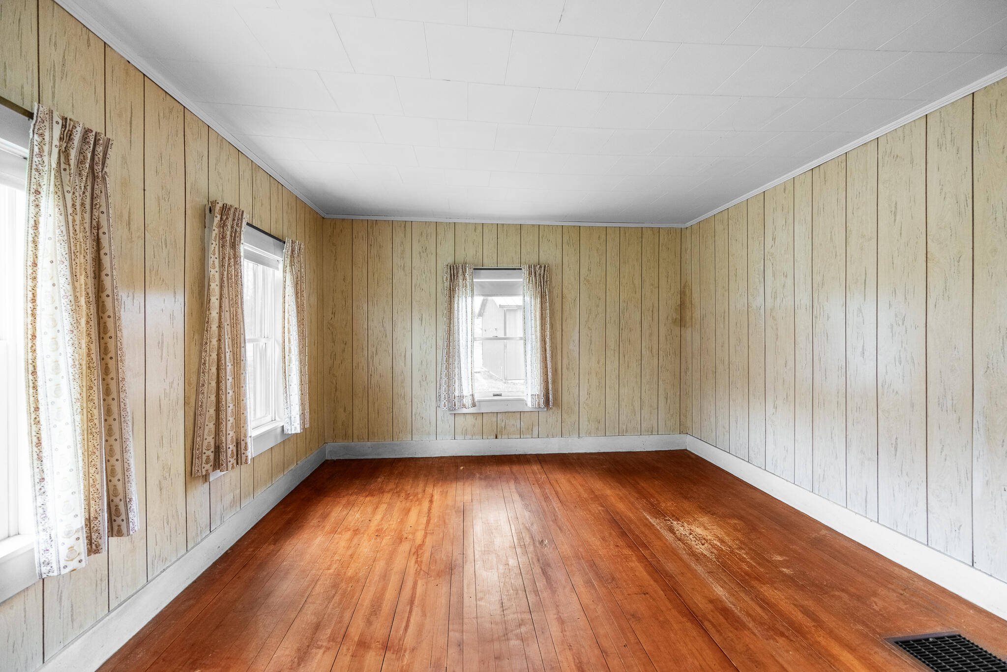 2546 U.S. Rte 2 Hermon, ME 04401 - Photo 15 of 30 Downstairs Room 1-2