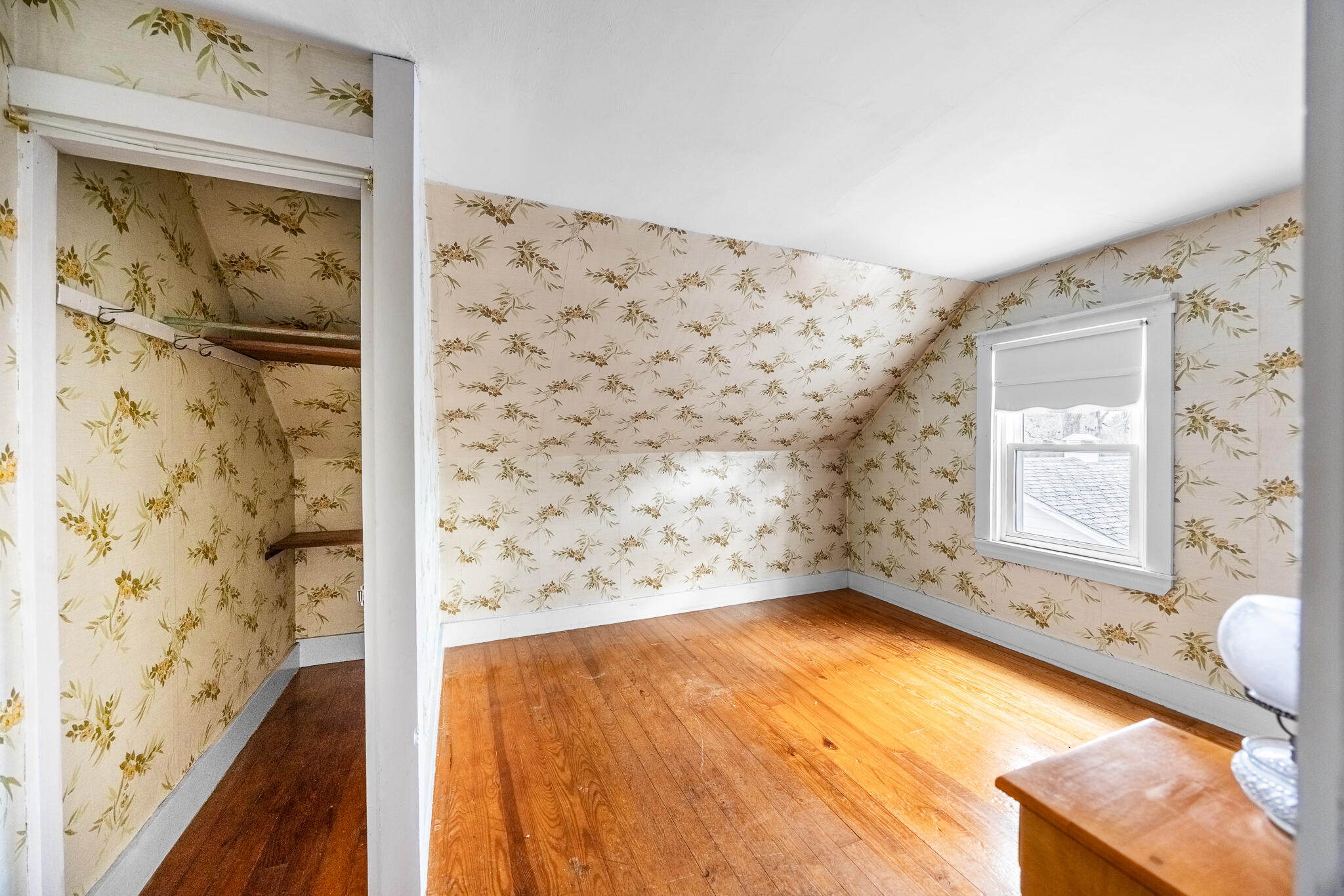 2546 U.S. Rte 2 Hermon, ME 04401 - Photo 21 of 30 Upstairs Room 2