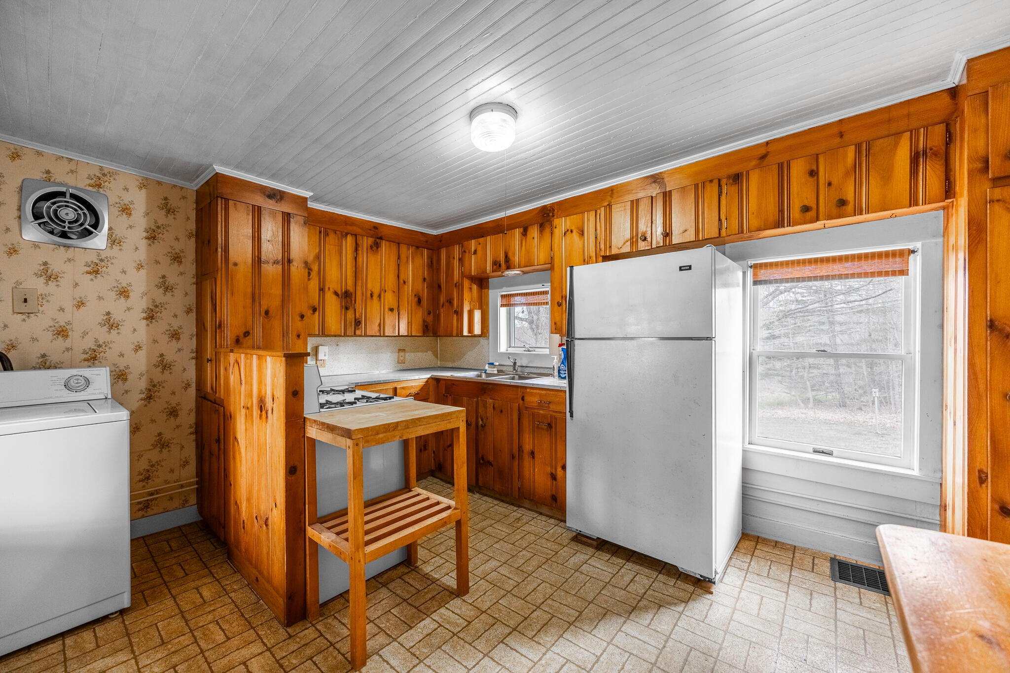 2546 U.S. Rte 2 Hermon, ME 04401 - Photo 10 of 30 Kitchen-2