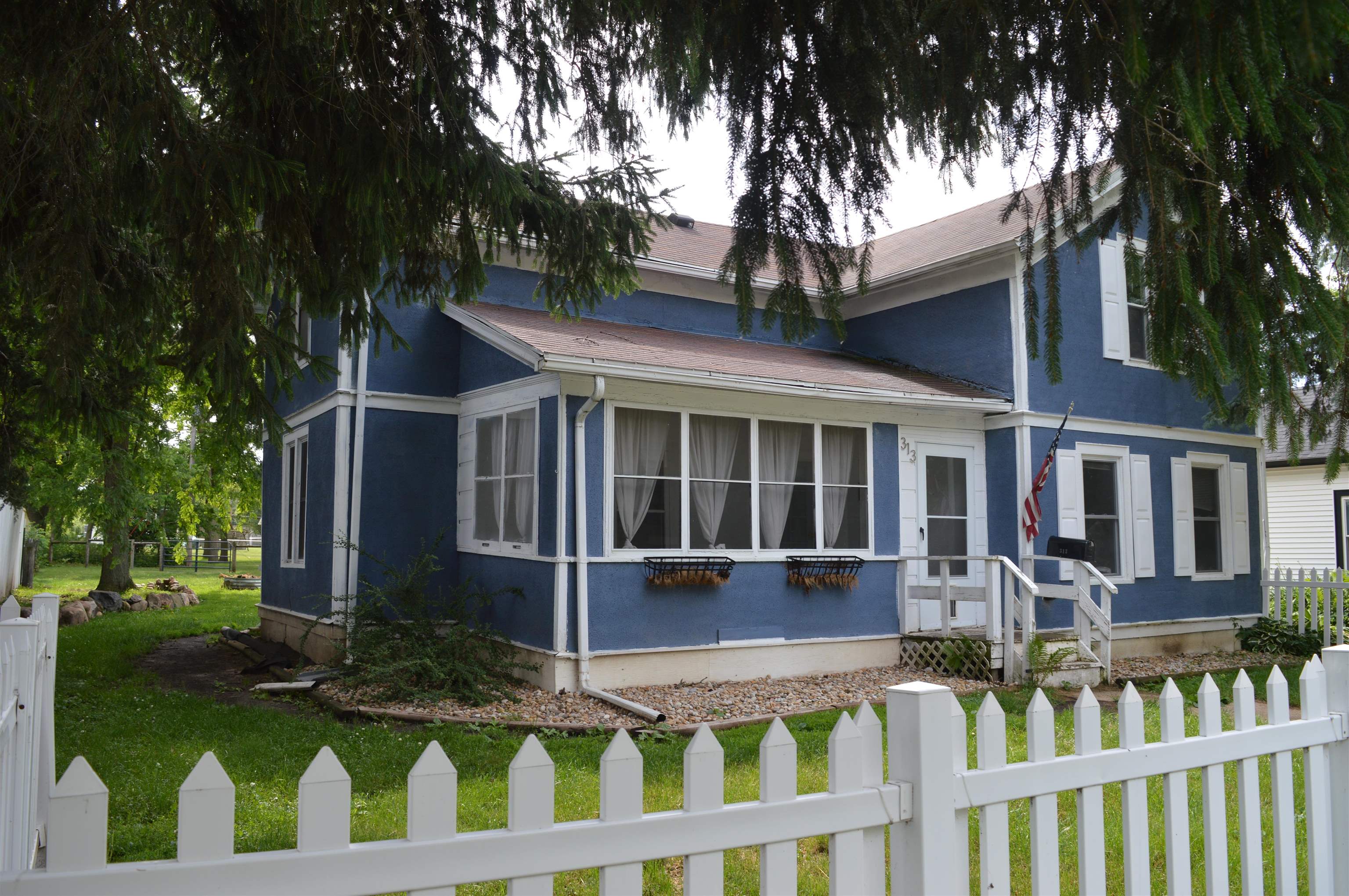 313 Pleasant Street Clinton, WI 53525 - Photo 3 of 42