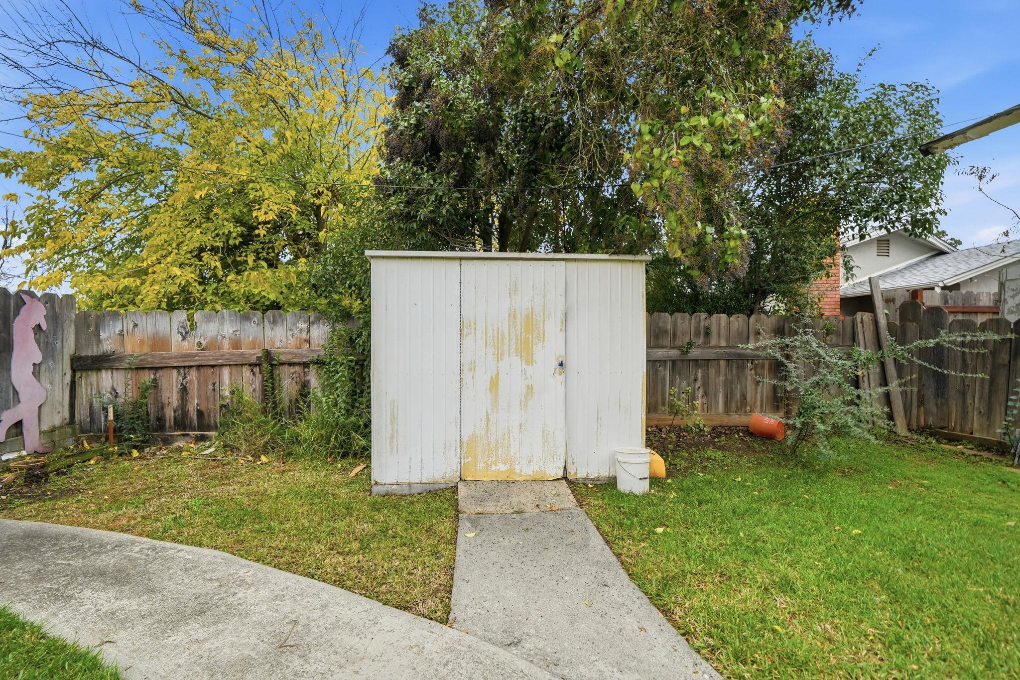 228 Encinal Drive Red Bluff, CA 96080 - Photo 33 of 34