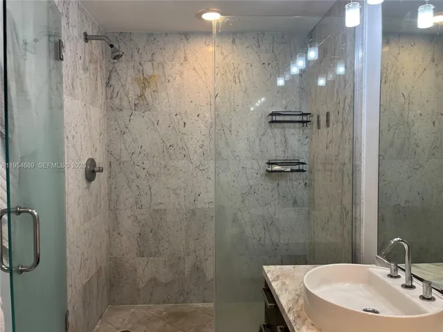 $3,000 | 253 Northeast 2nd Street, Unit 3104, Miami, FL 33132