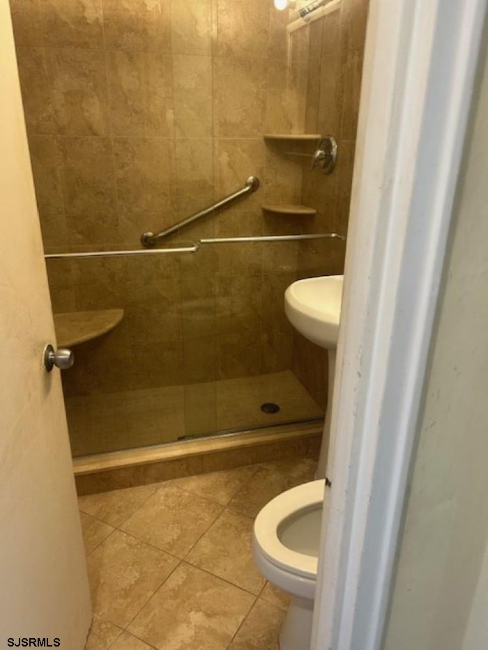 101 South Raleigh Avenue, Unit 521 Atlantic City, NJ 08401 - Photo 11 of 19 a bathroom with a sink and a toilet