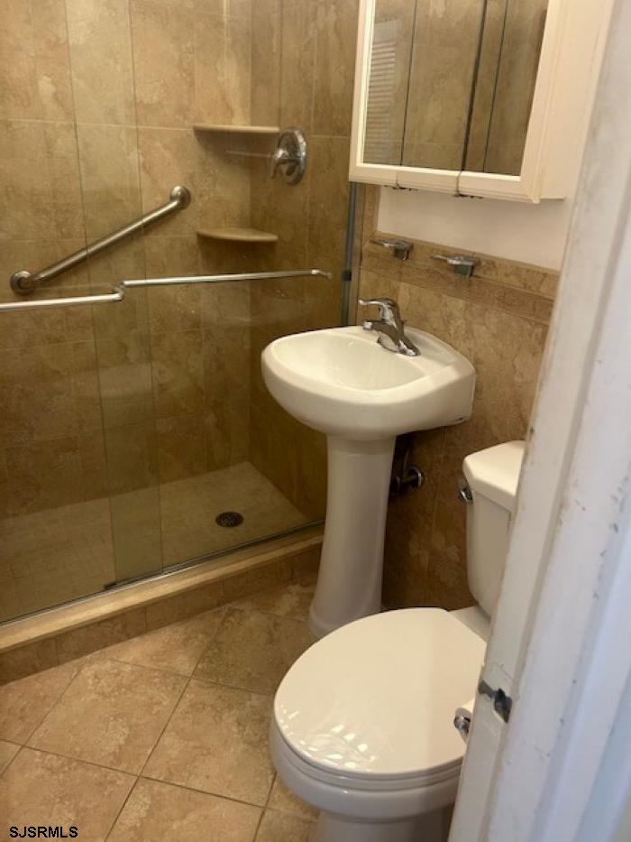 101 South Raleigh Avenue, Unit 521 Atlantic City, NJ 08401 - Photo 12 of 19 a bathroom with a sink a toilet and shower