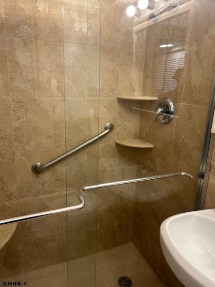 101 South Raleigh Avenue, Unit 521 Atlantic City, NJ 08401 - Photo 13 of 19 a bathroom with a shower