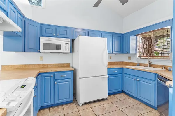 $295,000 | 401 Clusterwood Drive, Yalaha, FL 34797