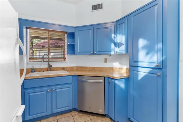 $295,000 | 401 Clusterwood Drive, Yalaha, FL 34797