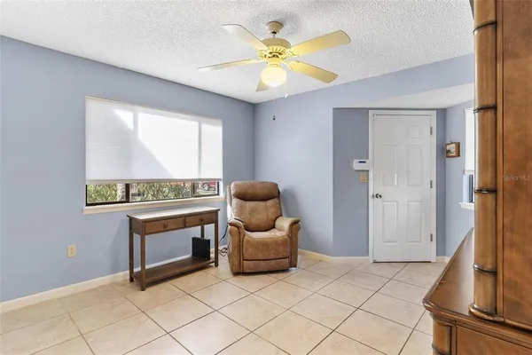 $295,000 | 401 Clusterwood Drive, Yalaha, FL 34797