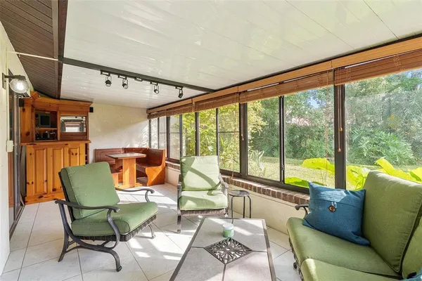 $295,000 | 401 Clusterwood Drive, Yalaha, FL 34797