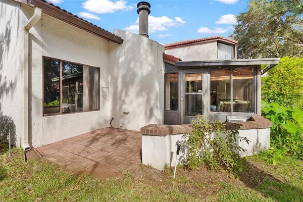 $295,000 | 401 Clusterwood Drive, Yalaha, FL 34797