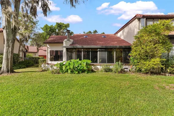 $295,000 | 401 Clusterwood Drive, Yalaha, FL 34797