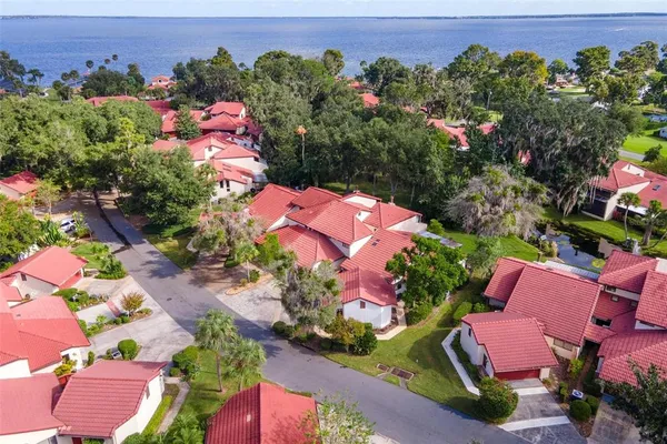 $295,000 | 401 Clusterwood Drive, Yalaha, FL 34797