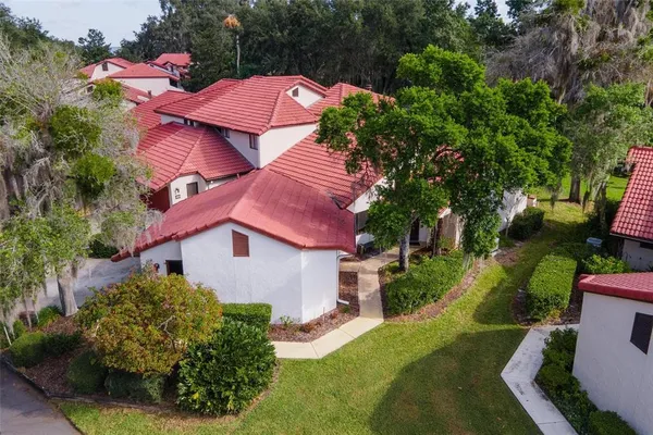 $295,000 | 401 Clusterwood Drive, Yalaha, FL 34797