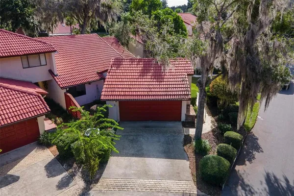 $295,000 | 401 Clusterwood Drive, Yalaha, FL 34797