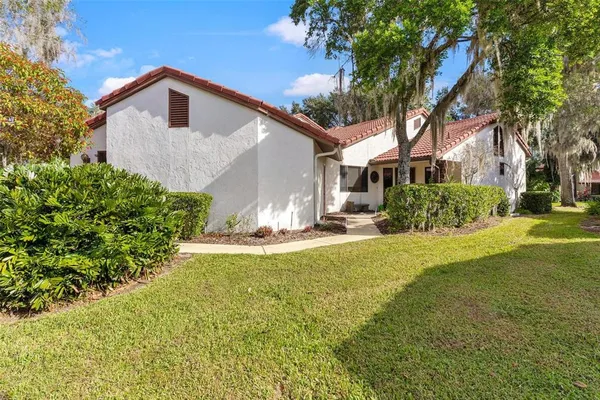 $295,000 | 401 Clusterwood Drive, Yalaha, FL 34797