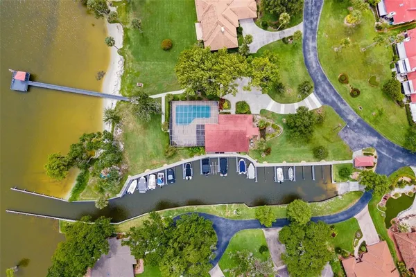 $295,000 | 401 Clusterwood Drive, Yalaha, FL 34797