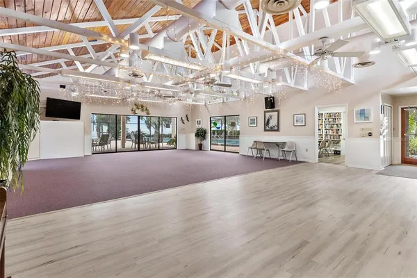 $295,000 | 401 Clusterwood Drive, Yalaha, FL 34797