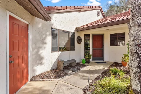 $295,000 | 401 Clusterwood Drive, Yalaha, FL 34797