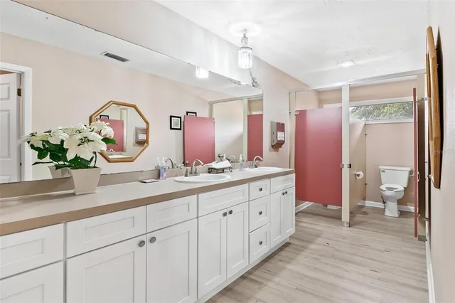 $299,900 | 401 Clusterwood Drive, Yalaha, FL 34797