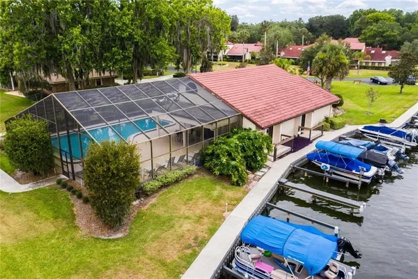 $295,000 | 401 Clusterwood Drive, Yalaha, FL 34797