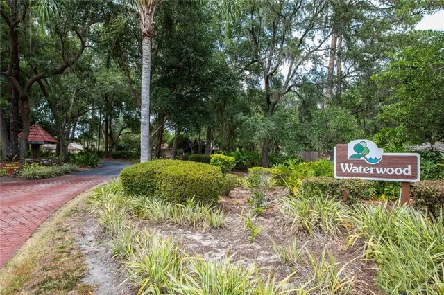 $299,900 | 401 Clusterwood Drive, Yalaha, FL 34797