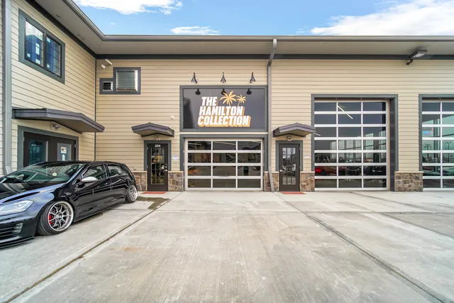 a view of a car garage of the house