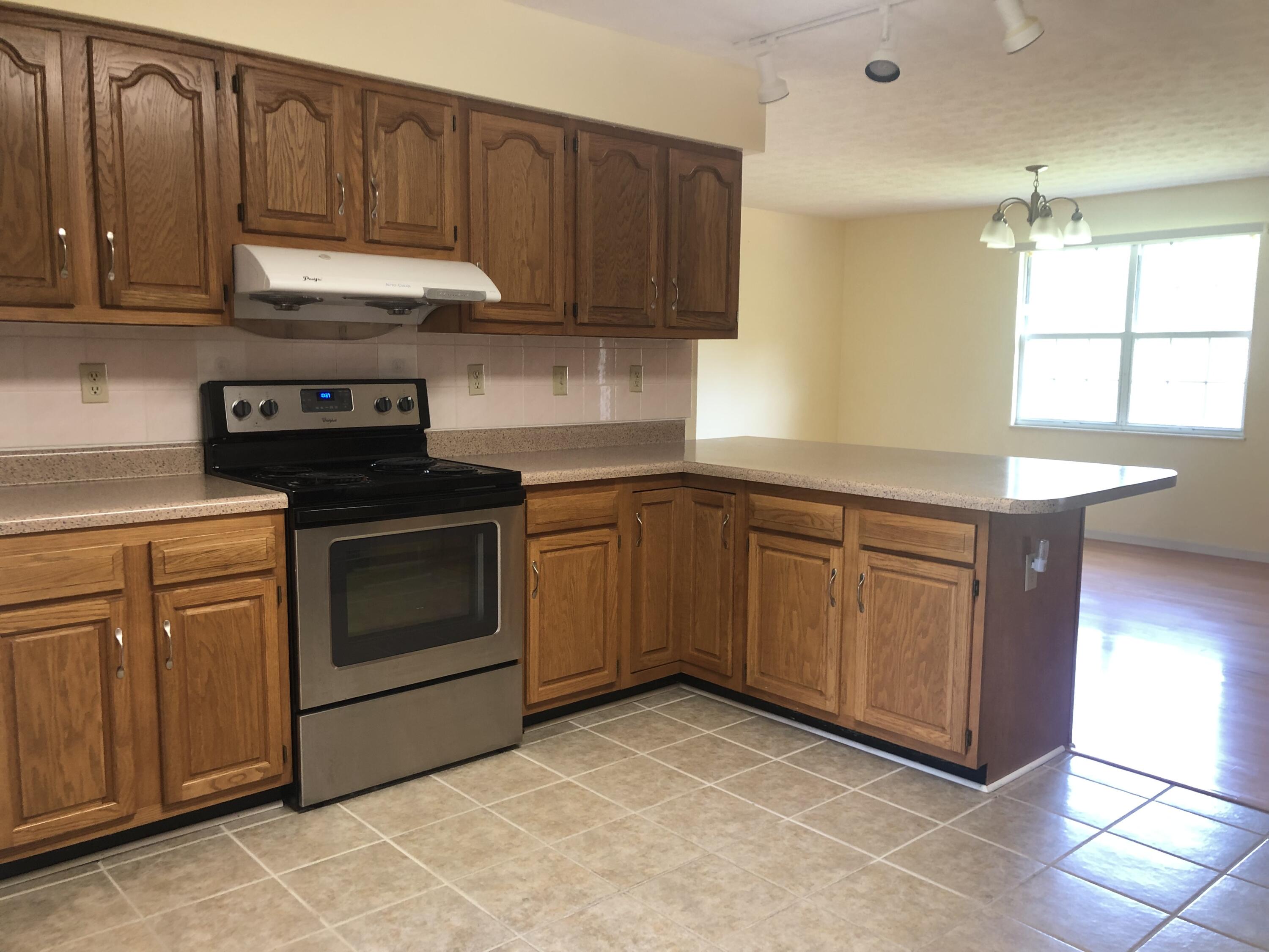 118 Capital Circle Oak Ridge, TN 37830 - Photo 3 of 16 Kitchen toward breakfast area.
