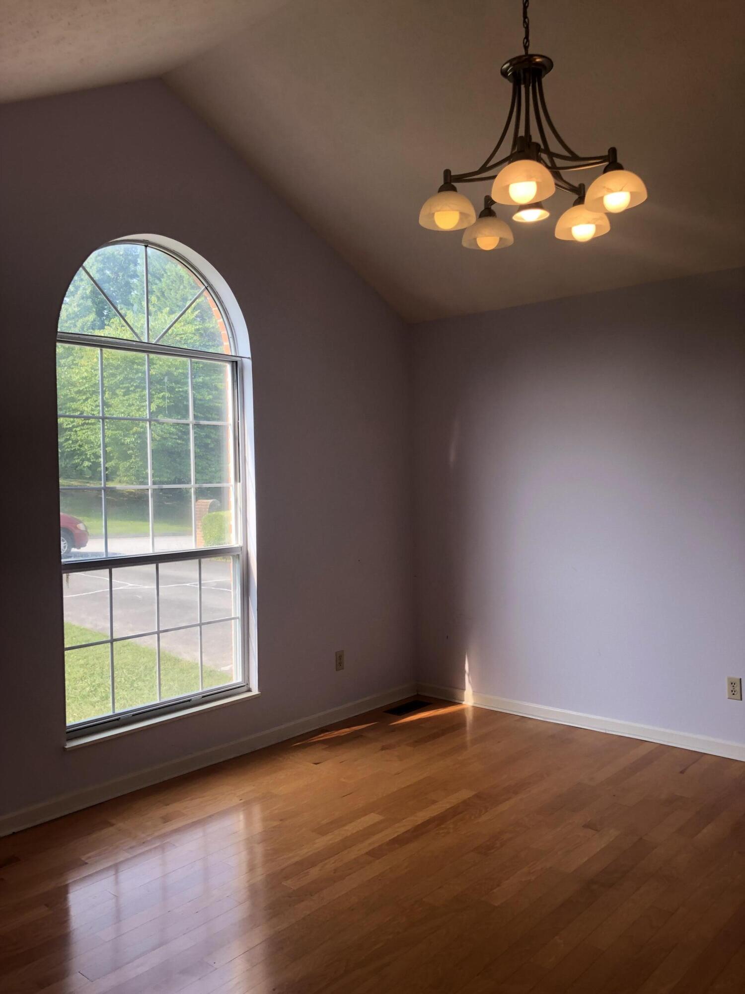118 Capital Circle Oak Ridge, TN 37830 - Photo 6 of 16 Living room from foyer.