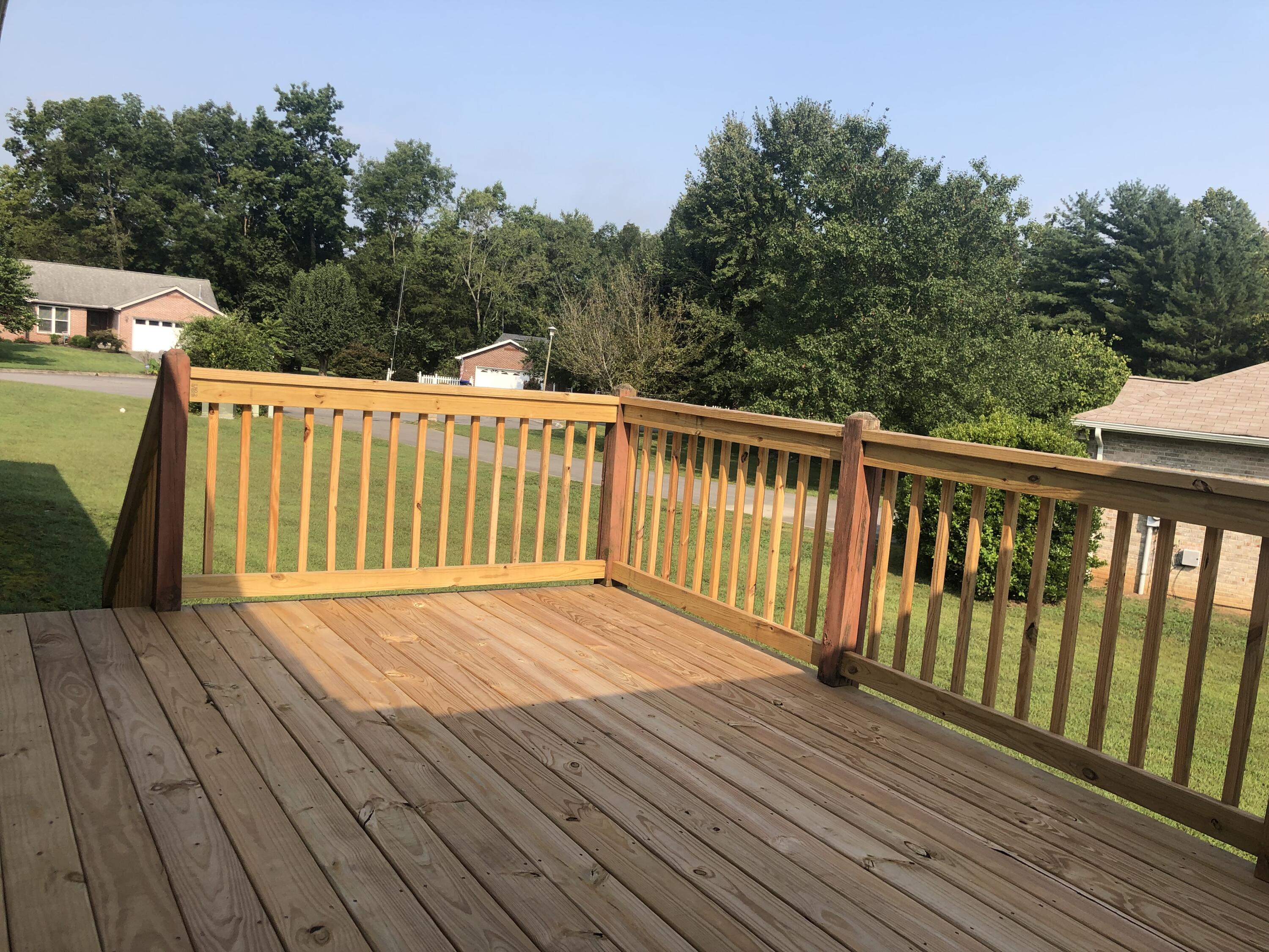 118 Capital Circle Oak Ridge, TN 37830 - Photo 10 of 16 New Deck