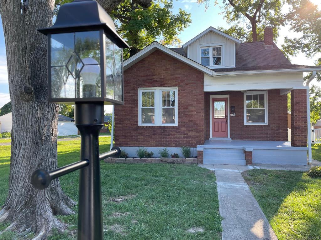 805 South Rapp Avenue Columbia, IL 62236 - Photo 1 of 25 Gallery Image 1