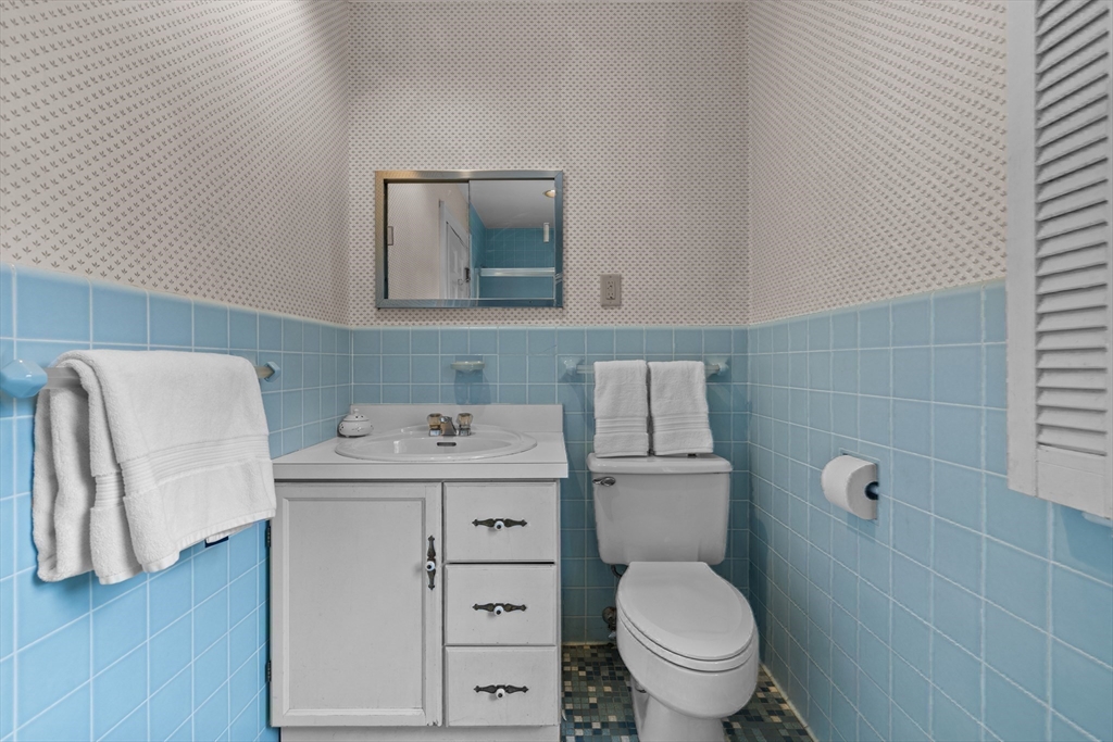 29 Woodcliff Road Wellesley, MA 02481 - Photo 17 of 31 a bathroom with a toilet sink and mirror