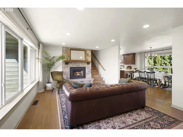 $900,000 | 969 B Street, Washougal, WA 98671