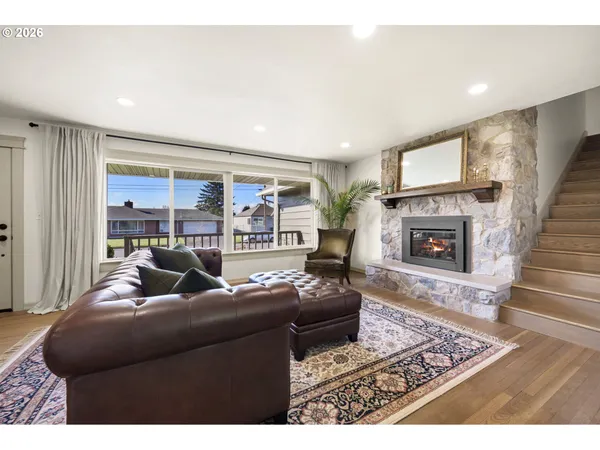 $900,000 | 969 B Street, Washougal, WA 98671