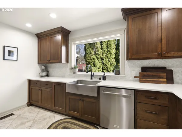 $900,000 | 969 B Street, Washougal, WA 98671
