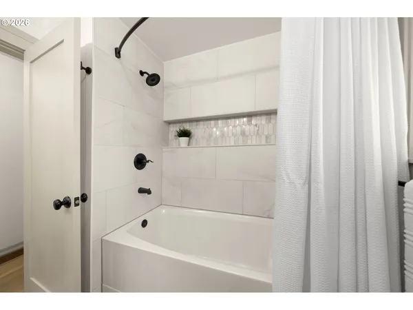 $900,000 | 969 B Street, Washougal, WA 98671