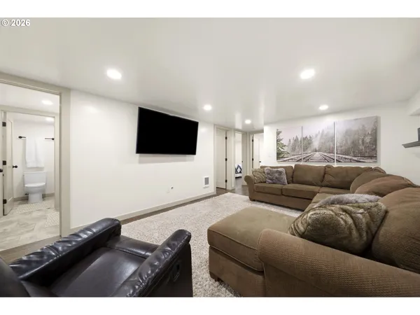 $900,000 | 969 B Street, Washougal, WA 98671