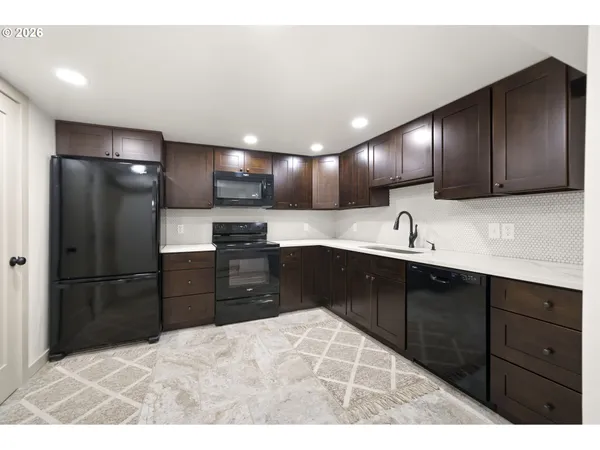 $900,000 | 969 B Street, Washougal, WA 98671